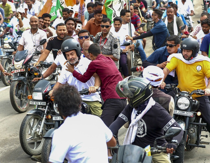 Rahul Gandhi hugged, kissed by unidentified man during Bihar yatra